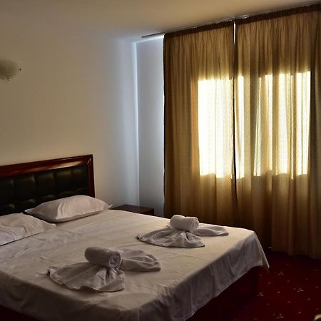 Hotel Ostrov Călimăneşti Zewnętrze zdjęcie