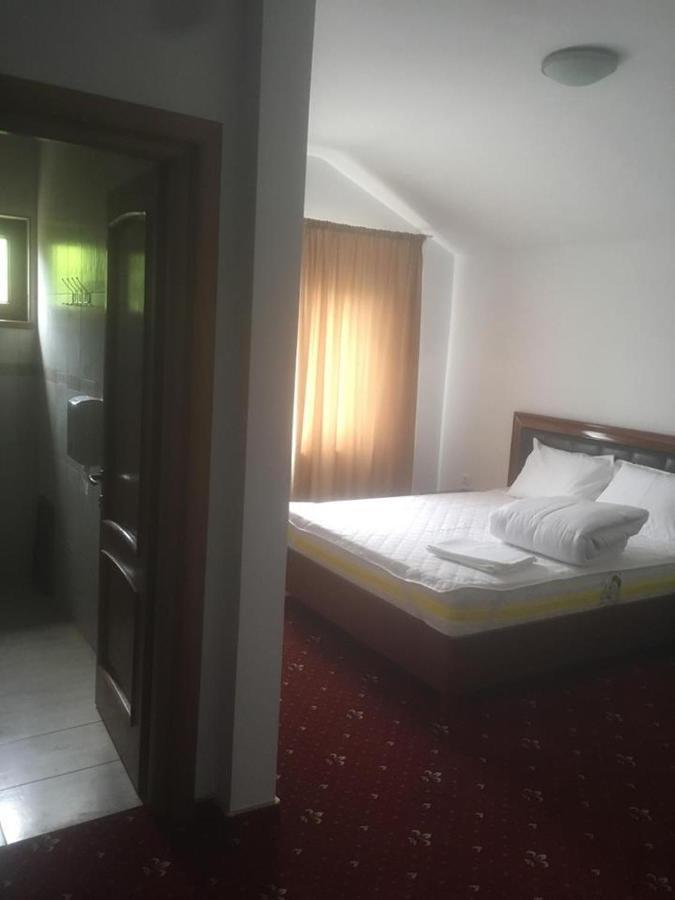 Hotel Ostrov Călimăneşti Zewnętrze zdjęcie