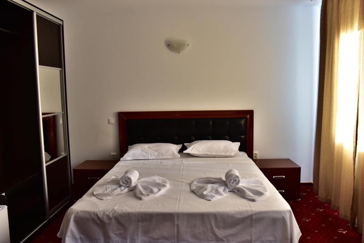 Hotel Ostrov Călimăneşti Zewnętrze zdjęcie