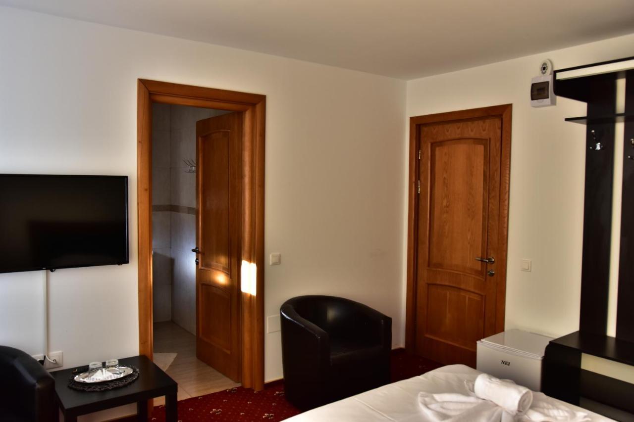 Hotel Ostrov Călimăneşti Zewnętrze zdjęcie