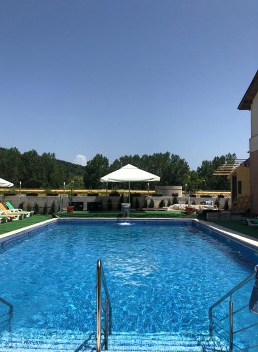 Hotel Ostrov Călimăneşti Zewnętrze zdjęcie
