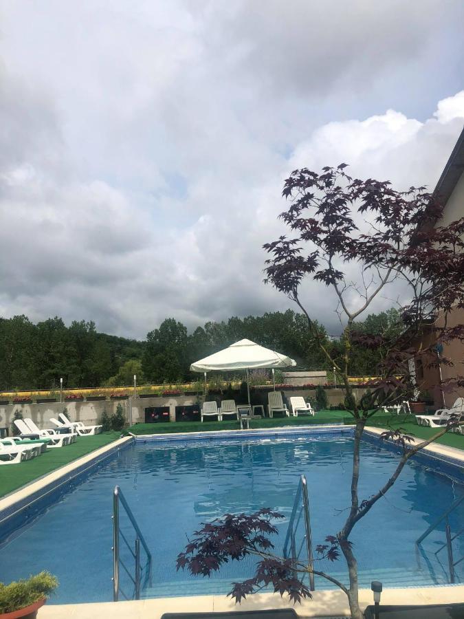 Hotel Ostrov Călimăneşti Zewnętrze zdjęcie