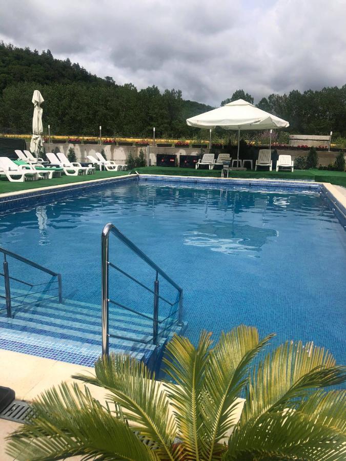 Hotel Ostrov Călimăneşti Zewnętrze zdjęcie