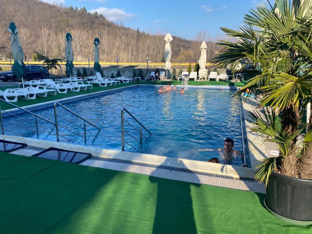 Hotel Ostrov Călimăneşti Zewnętrze zdjęcie