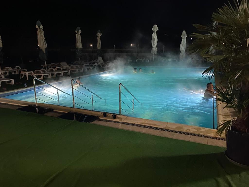 Hotel Ostrov Călimăneşti Zewnętrze zdjęcie